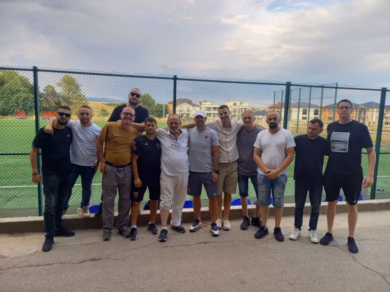 Besnikëri pa shpërblim: Tifozët me Vëllaznimin edhe në stërvitje, klubi pa lëvizje zyrtare në afatin kalimtar!