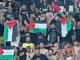 Tifozët e AEK Athinës shpalosin flamuj palestinezë the thirrje kundër Izraelit në ndeshjen ndaj Hapoelit!