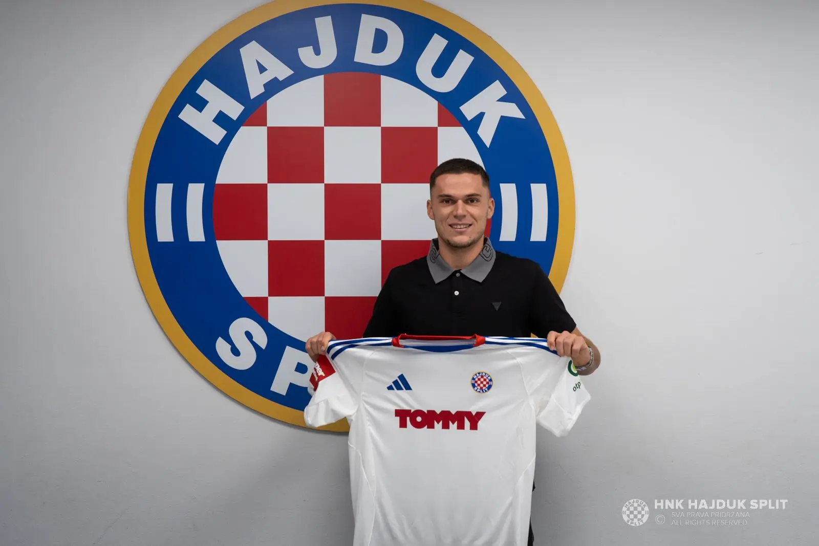 ZYRTARE: Ron Raçi prezantohet te Hajduku i Splitit! 2 Ron Raçi