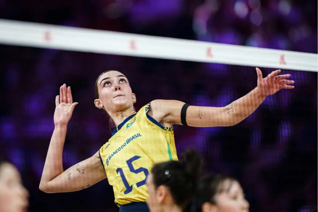 Brazili e mposht Japoninë pas pesë setesh dramatike dhe siguron finalen ndaj Italisë në VNL 2025 19 Brazil