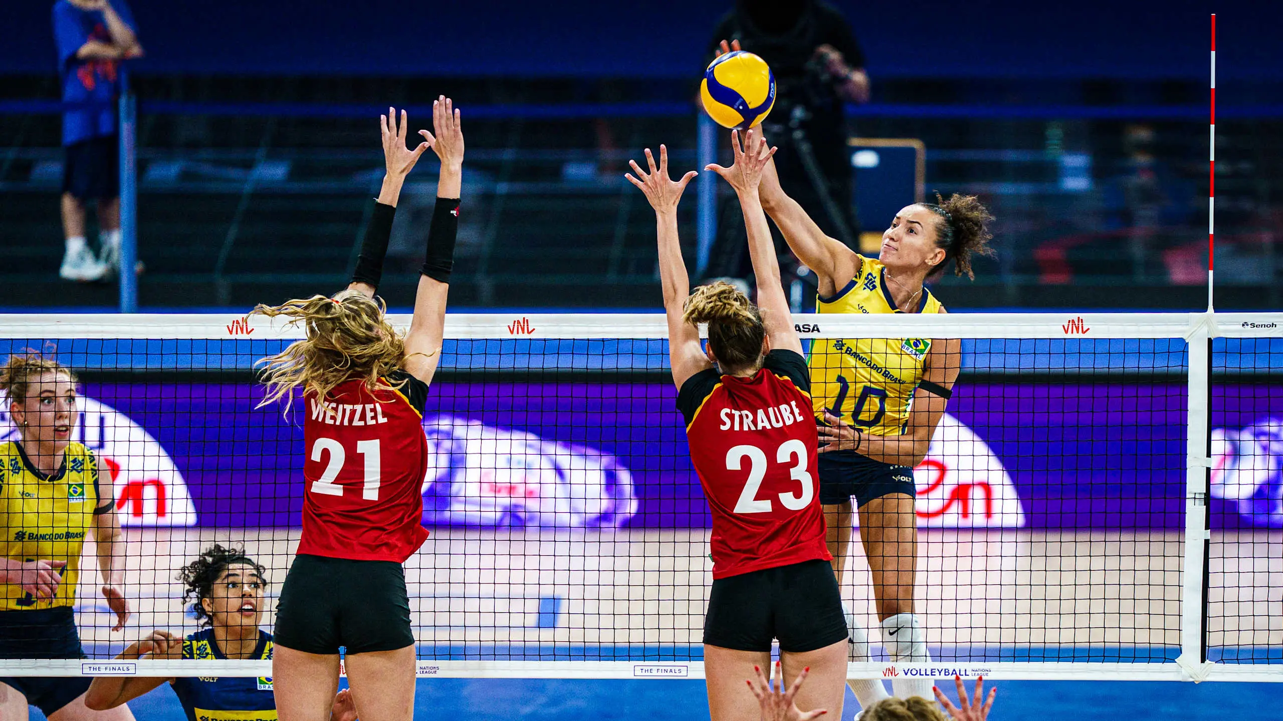 Italia dominon Poloninë dhe siguron finalen në volejboll 2025 për femra 20 Brazil