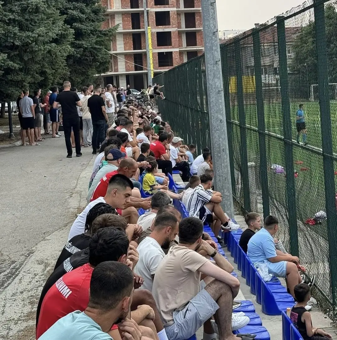 Vapa përvëluese nuk i ndal tifozët në Gjakovë - numër i madh për miqësoren e Vëllaznimit ndaj Besës! 2 IMG 3289