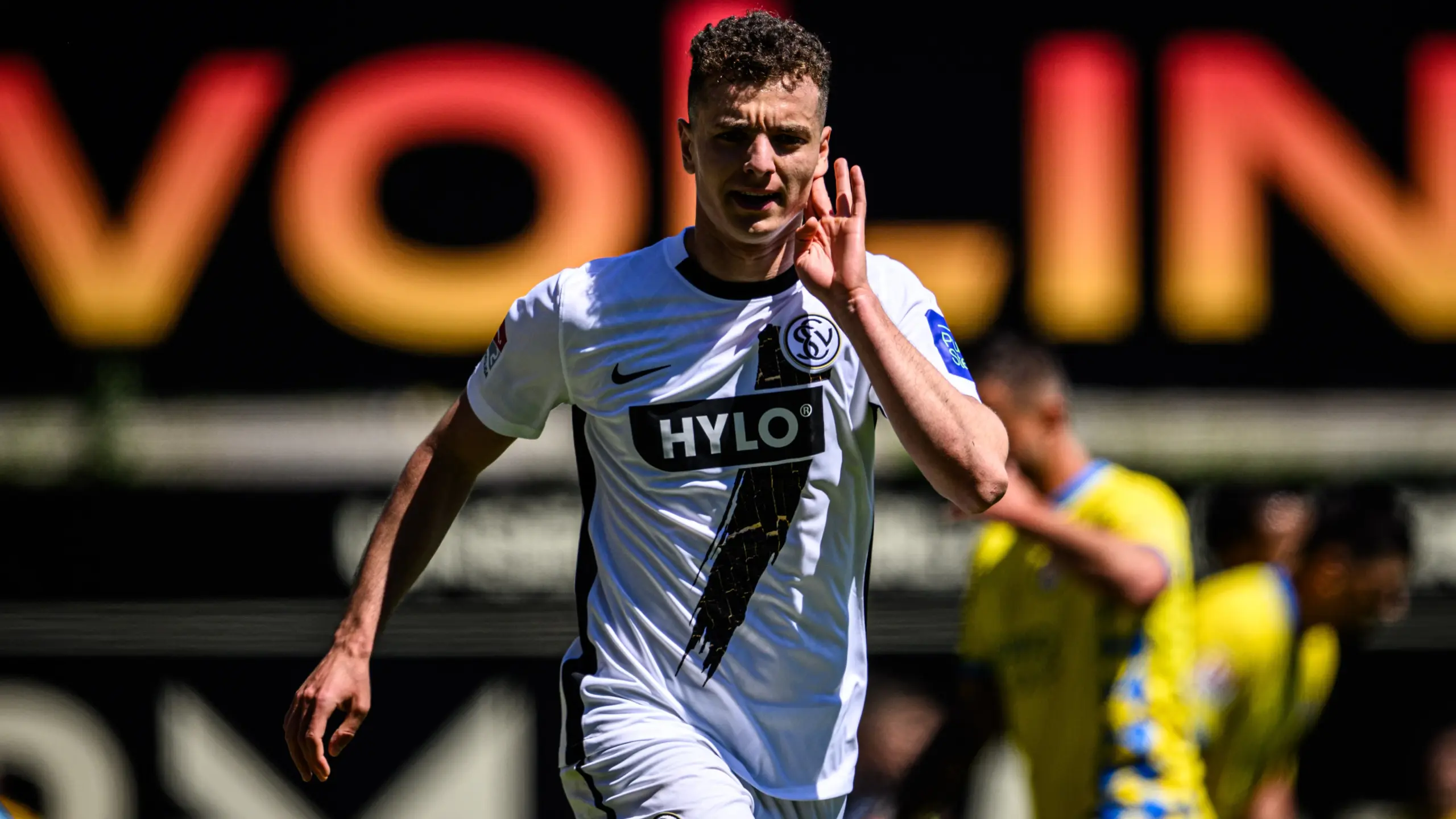 Fisnik Asllani