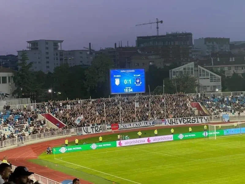 Ku janë “Intelektualët” e vërtetë? Përplasja me kryesinë e Dritës shkaktoi "tërmet" brenda tifogrupit 4 Intelektualet