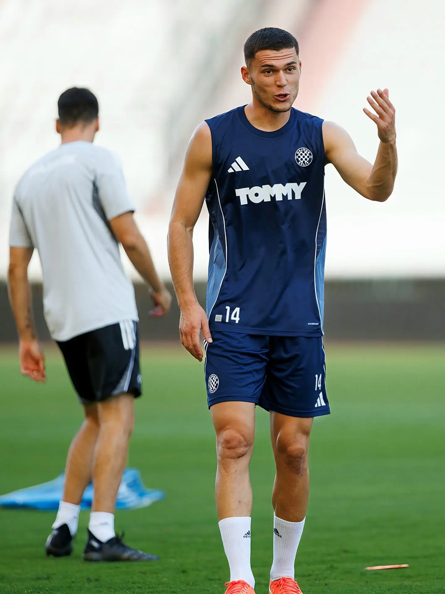 Tifozët e Hajdukut ishin të shqetësuar për Ron Raçin - bëhet fjalë për ndërhyrjen kirurgjikale që i është bërë shumë kohë më parë 19 524700351 1071067531809764 4248936111255896545 n