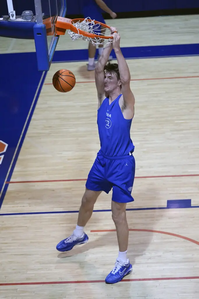 Basketbollisti më i gjatë në botë 239 cm, ndërron sport 2 Olivier Rioux