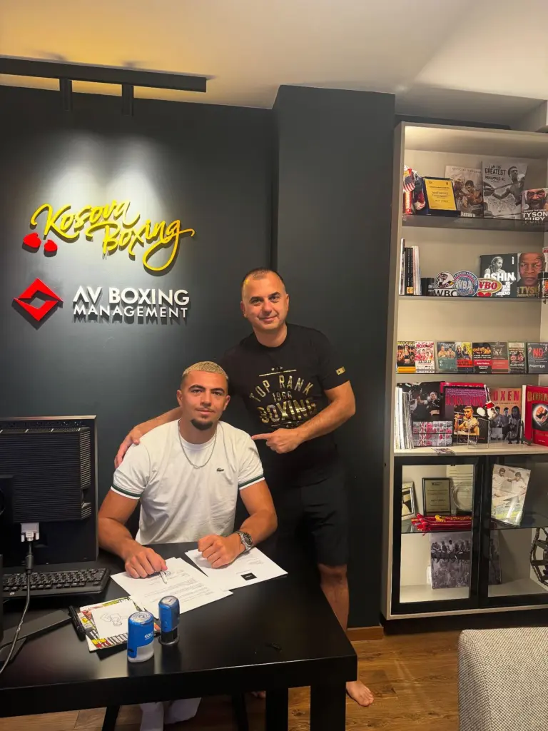 Leondrit Gashi i bashkohet AV Boxing Management – një yll në ngritje në peshat super të mesme 3 Leondrit Gashi dhe Artan Verbica