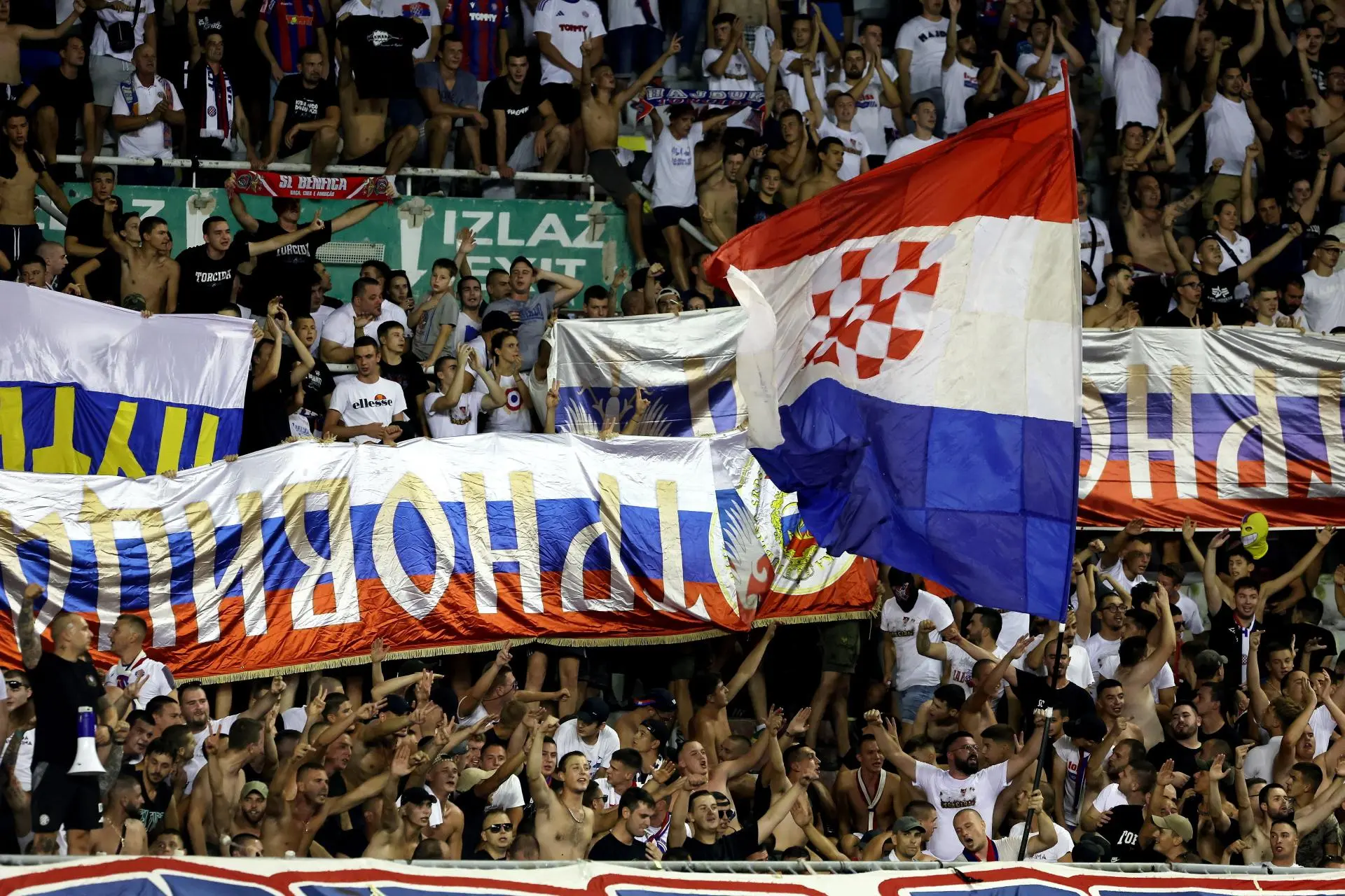 "Torcida" e Hajdukut me koreografi anti-serbe në përvjetorë të "Oluja"-së 1 Torcida
