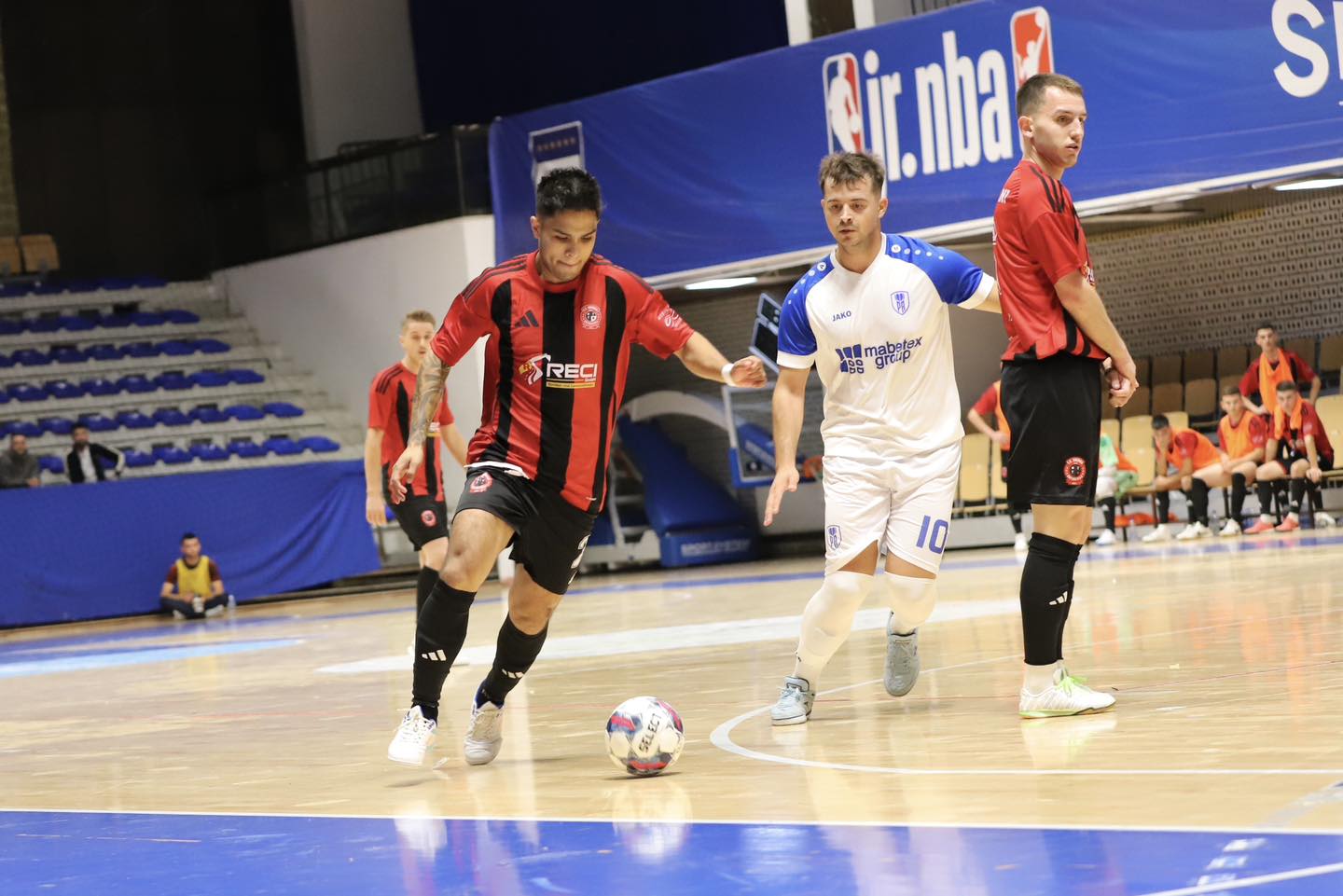 555714103_1219400443566940_8469010376284391261_n