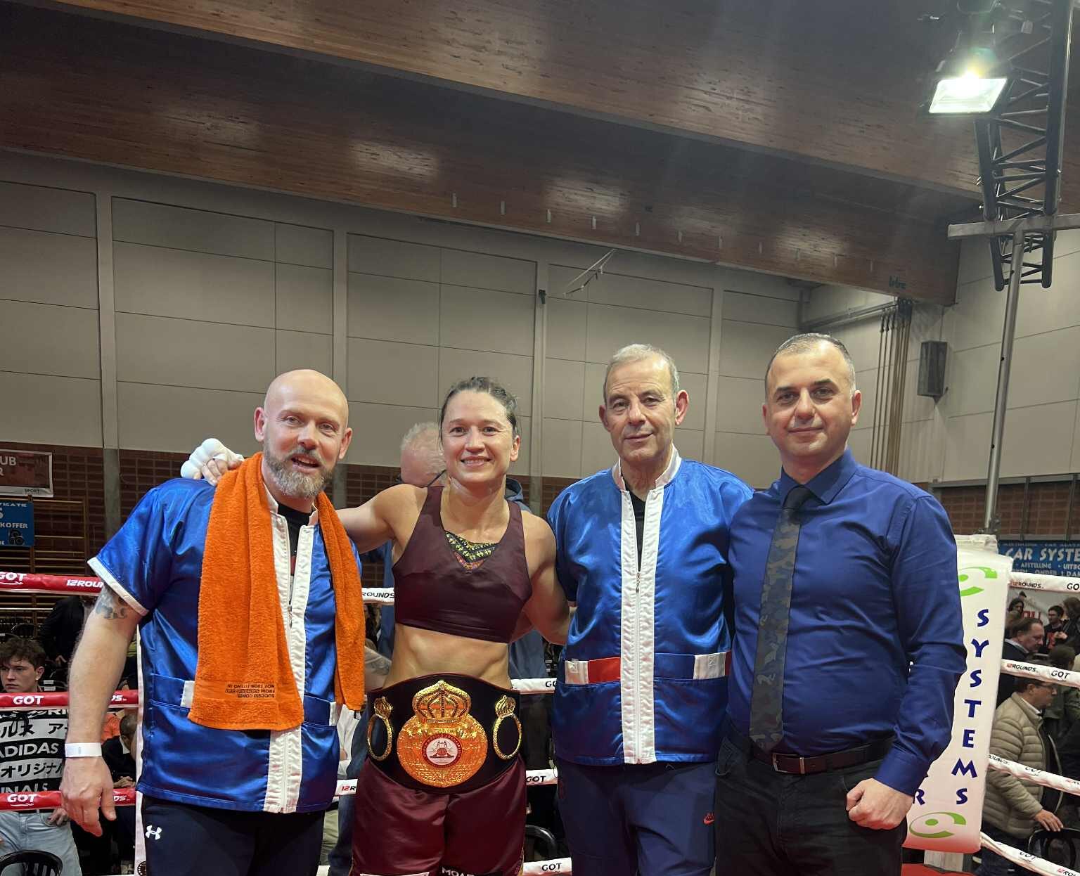 Oshin Derieuw – Boksierja belge që synon medaljen botërore, përfaqësohet nga agjenti Vërbica 1 Oshin Derieuw - Artan Vërbica