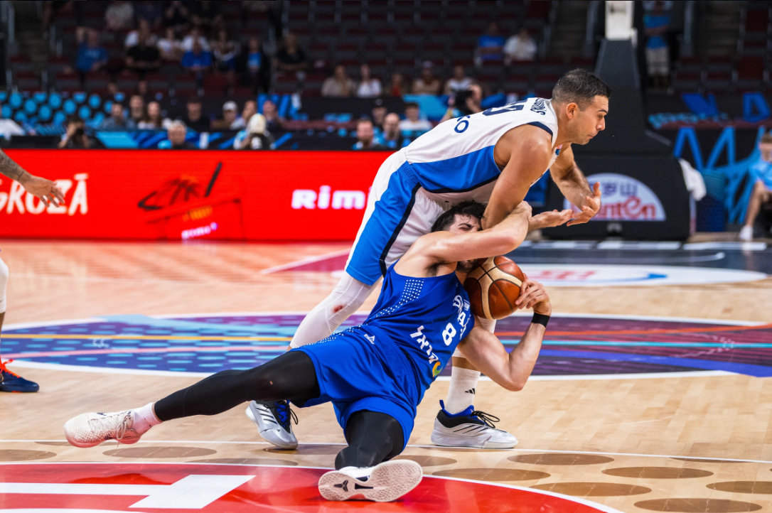 Giannis dominon, Greqia mposht Izraelin dhe kualifikohet në çerekfinale 1 GRE-ISR