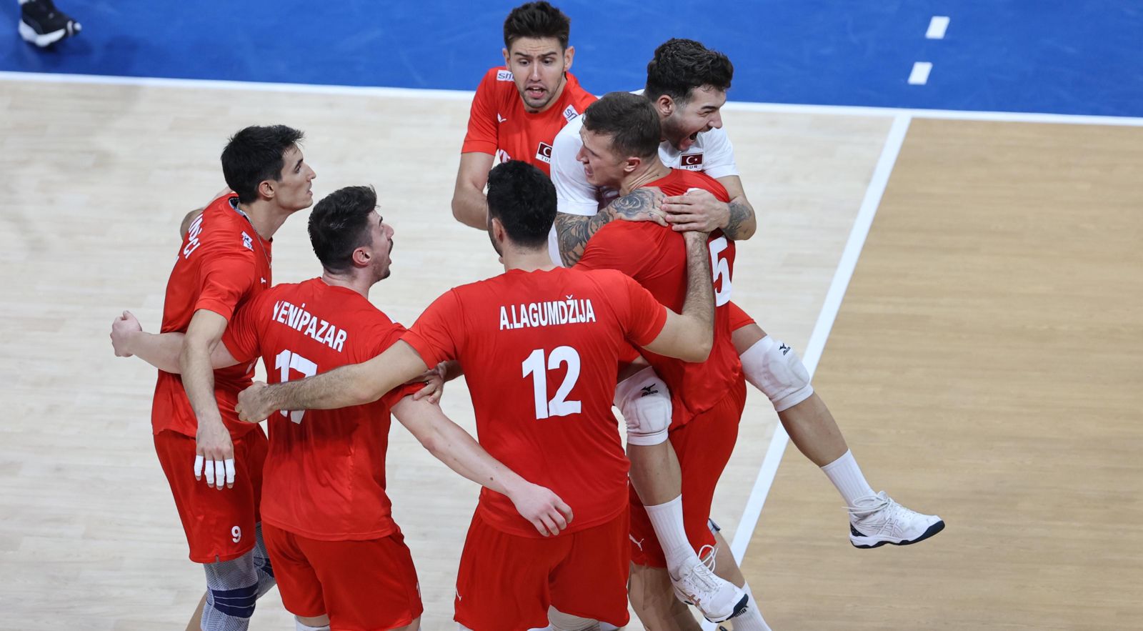 E mbështetur nga brohoritjet e tifozëve filipinas, Turqia arrin çerekfinalen historike 1 turqia 2