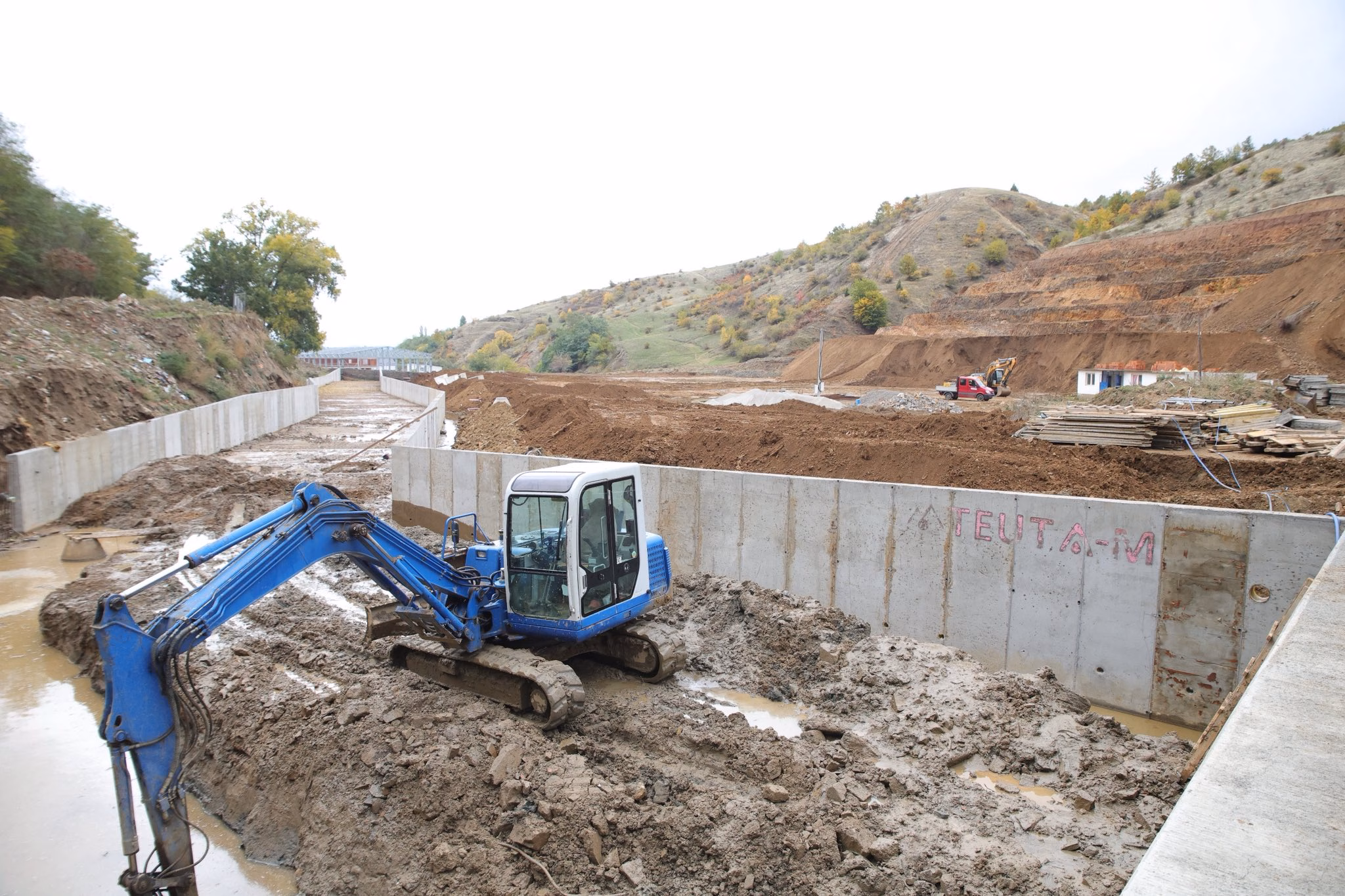 Vazhdojnë punimet për stadiumin historik të Hogoshtit – rikthehet simboli i futbollit nga skaji lindor i vendit 1 Kika Hogosht, stadiumi