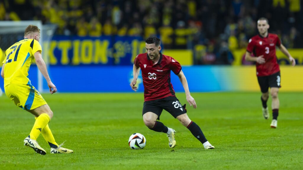 Formacionet zyrtare: Sylvinho me 6 ndryshime ndaj Anglisë! 16 arber-hoxha-scaled