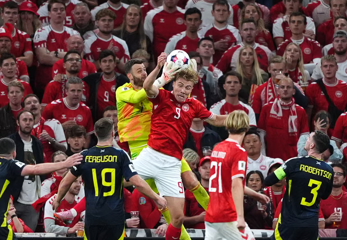 Skocia kërkon fitoren e madhe ndaj Danimarkës për një vend në Botëror – finalja zhvillohet në Hampden Park