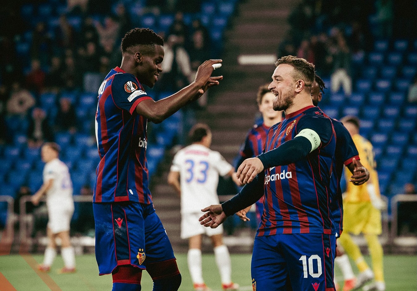 Shaqiri shkëlqen me dy gola dhe një asist – arbitron shqiptari Xhaja 4 xherdan shaqiri