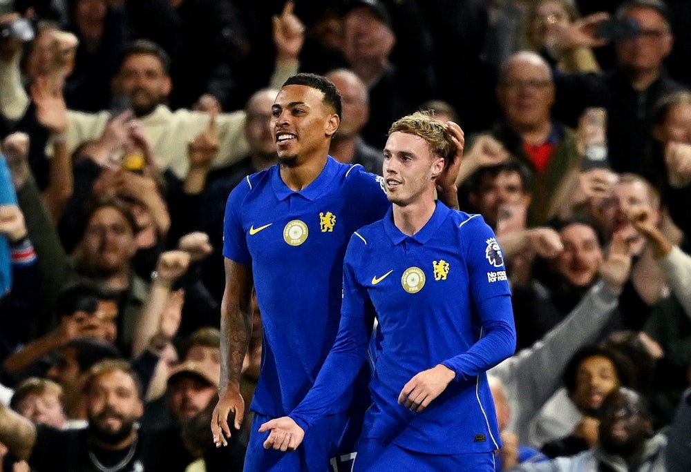 Që kur Morgan Rogers u transferua nga Aston Villa te Chelsea FC për 137 milionë euro këtë verë, 24-vjeçari dhe shoku i tij Cole Palmer (majtas) kanë luajtur së bashku në futbollin profesionist për herë të parë.