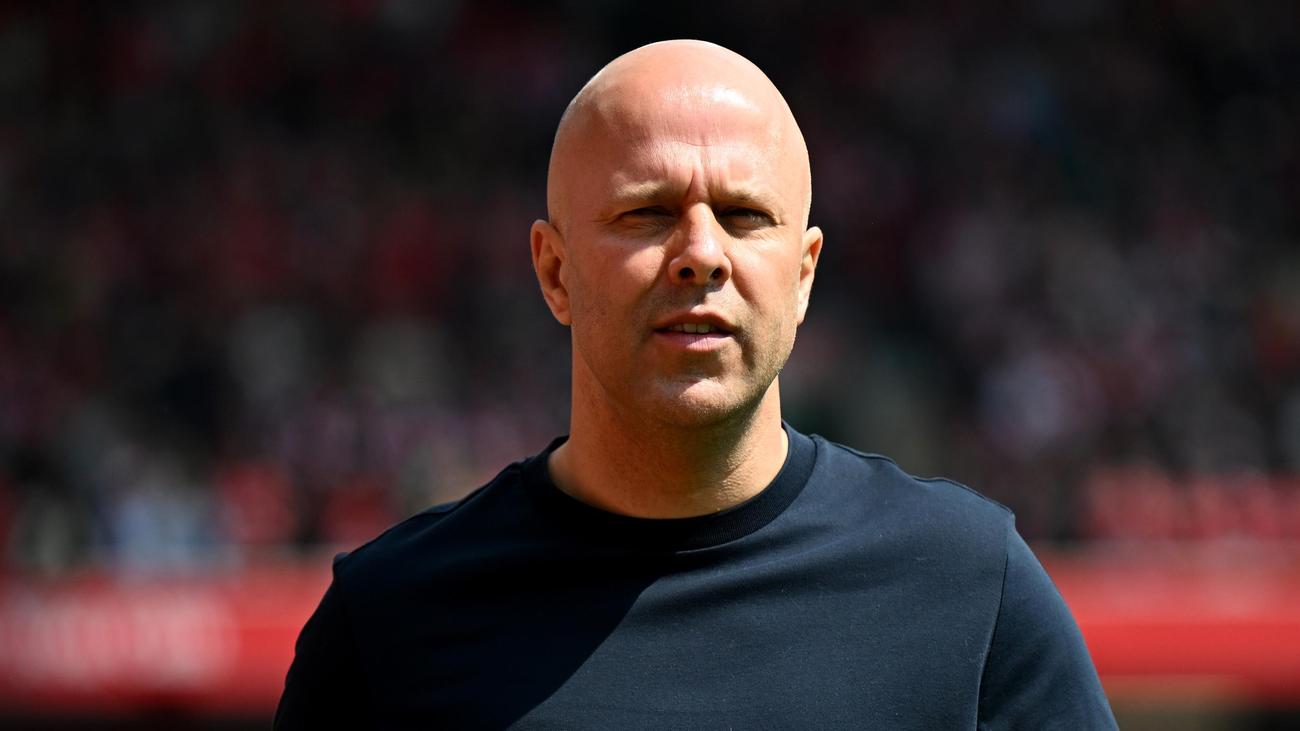 Liverpool FC Njofton Ndërprerjen e Bashkëpunimit me Trajnerin Slot: Çfarë Ndodh Tani për Ekipin?