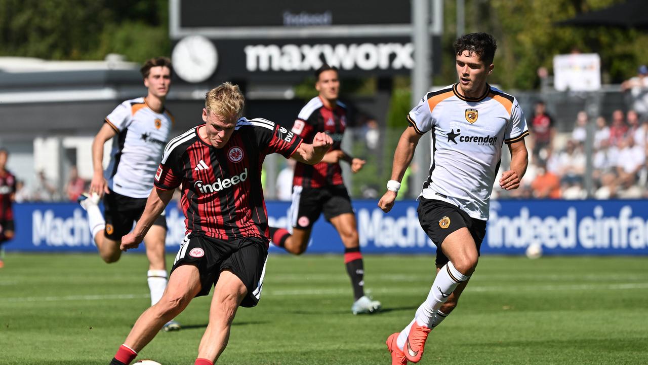 Eintracht Frankfurt Ruante Rekordin e Patëmetë në Ndeshjet Testuese me Fitoren e Madhe ndaj Hull City