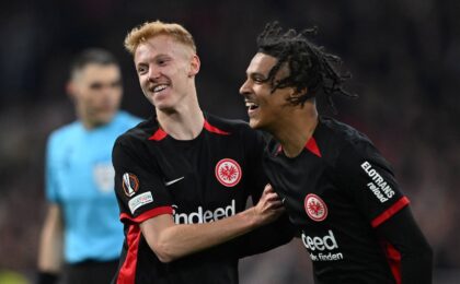 Eintracht e forcon skuadrën: Transferim dyfishtë me blerje të detyrueshme për funksionimin financiar të klubit