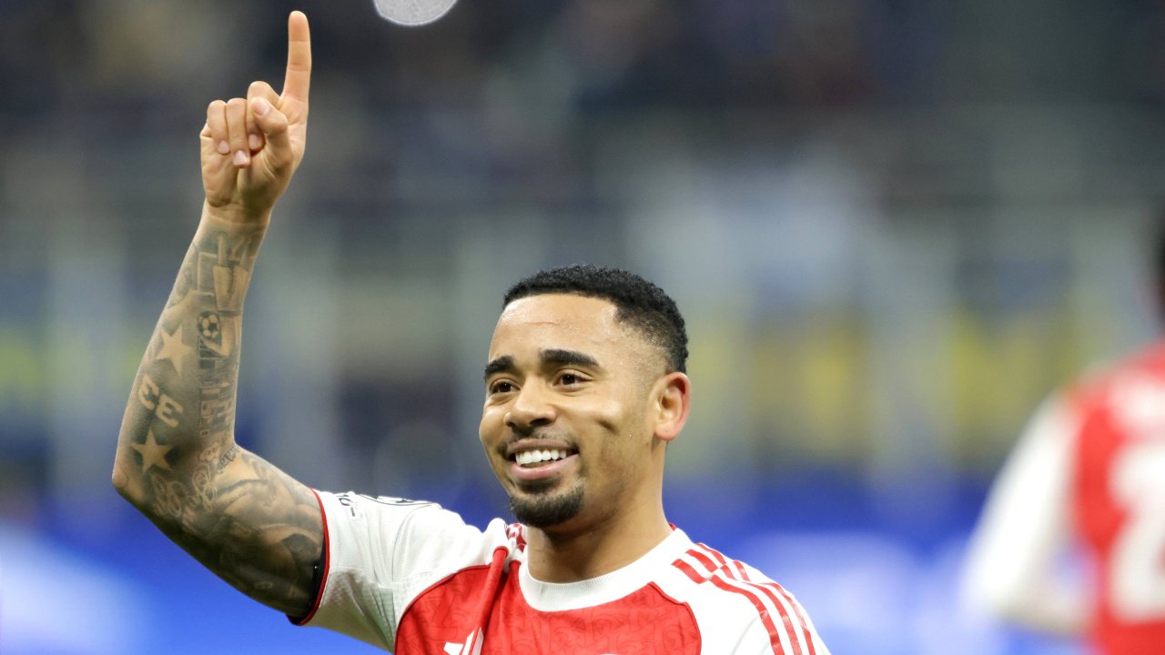 Barcelona Rregullon Sulmin: Transferi i Re nga Premier League Siguron Forcimin e Ekipit