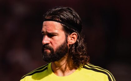 Alisson Becker Nominim për Shpëtimin e Muajit në Premier League: Një Mrekulli në Port!