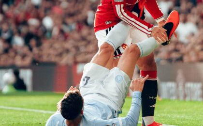 Premier League: Phil Foden Ndiz Tifozët me Goditje Maçike ndaj Manchester United në Derbin e Qytetit