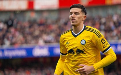 Ish-Mbrojtësi i WAC Së Fundmi Nënvizohet në Premier League si I Preferuari i Tifozëve