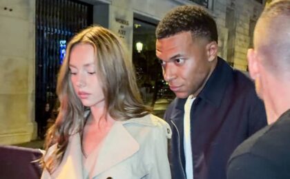 Kylian Mbappé wurde mit seiner Partnerin vor einem Pariser Nachtclub gesichtet